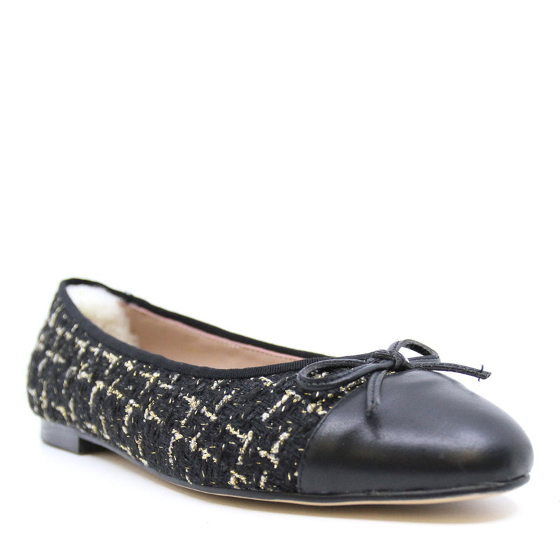 Flats lace Uggs