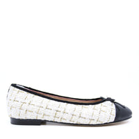 Flats lace Uggs