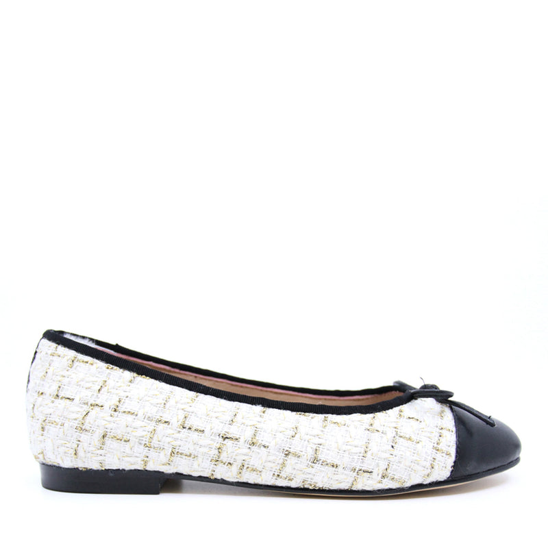 Flats lace Uggs