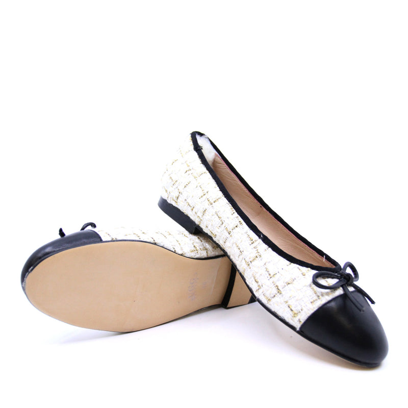 Flats lace Uggs